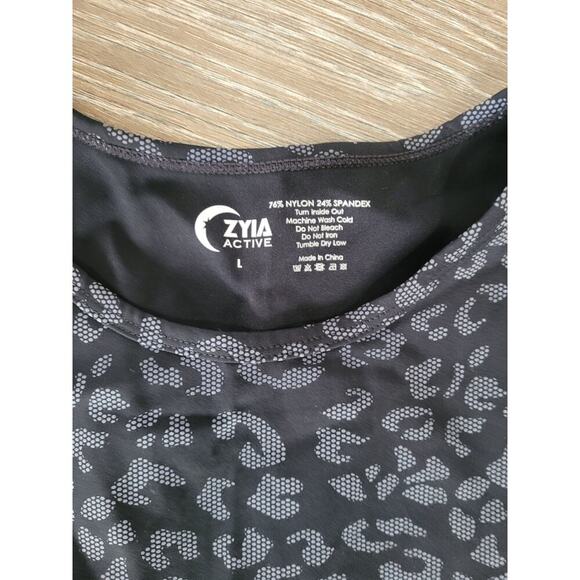 Zyia Active‎ Women's Black Animal Print Crop Top Shirt size Large #9 - Picture 3 of 3